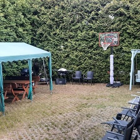Dom Goscinny Klemens Dębki Exteriér fotografie